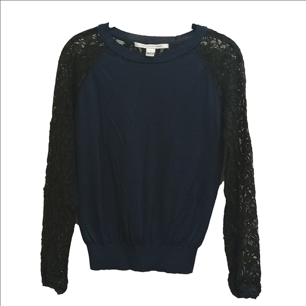 🆕 DIANE VON FURSTENBERG NAVY LONG SLEEVE SWEATER WITH BLACK LACE SLEEVES - Picture 2 of 13